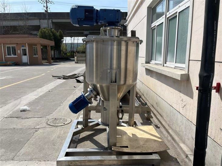 Vertical Ribbon Blender